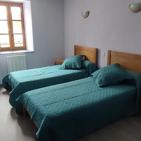 Casa de Férias De France A Tresbos Laval-Atger
